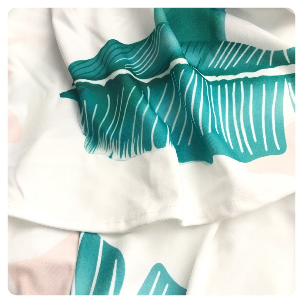 🆕 tropical sleeveless romper - Picture 4 of 4